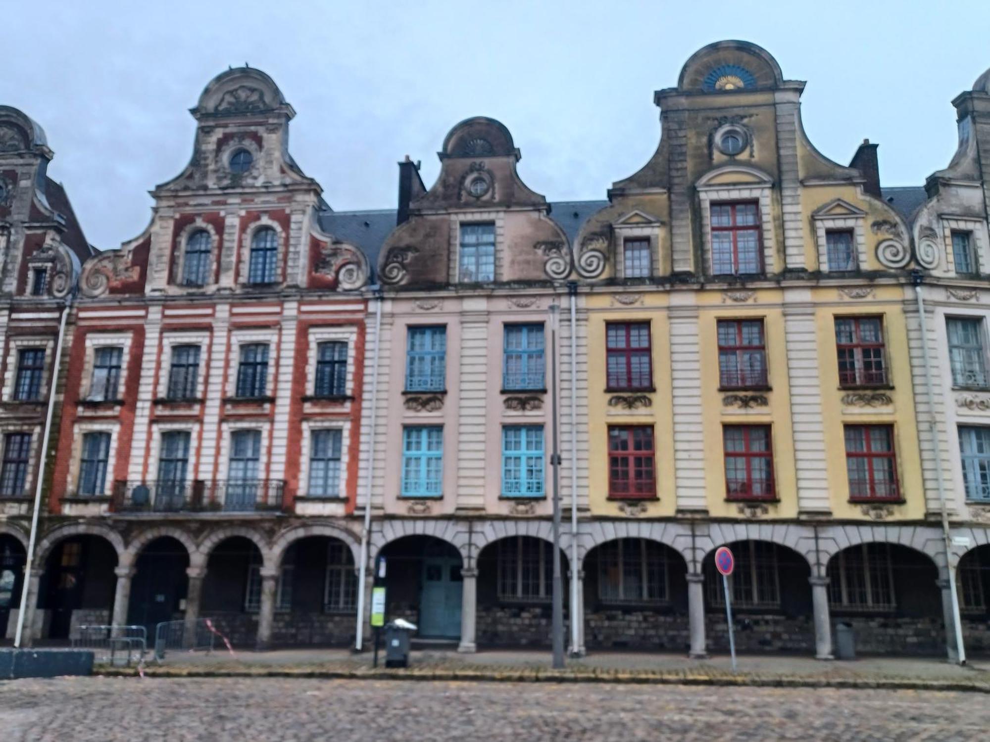 Au Coeur De La Grand Place Arras Exterior photo